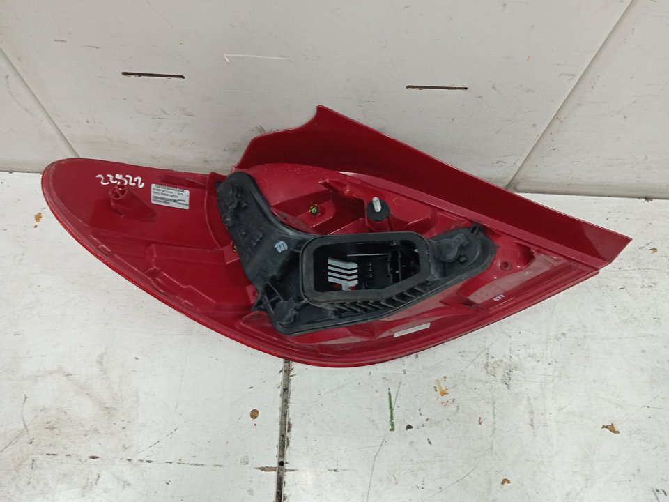 Piloto trasero derecho peugeot 207 confort
