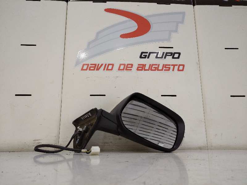 Retrovisor derecho toyota auris (e18) hybrid business