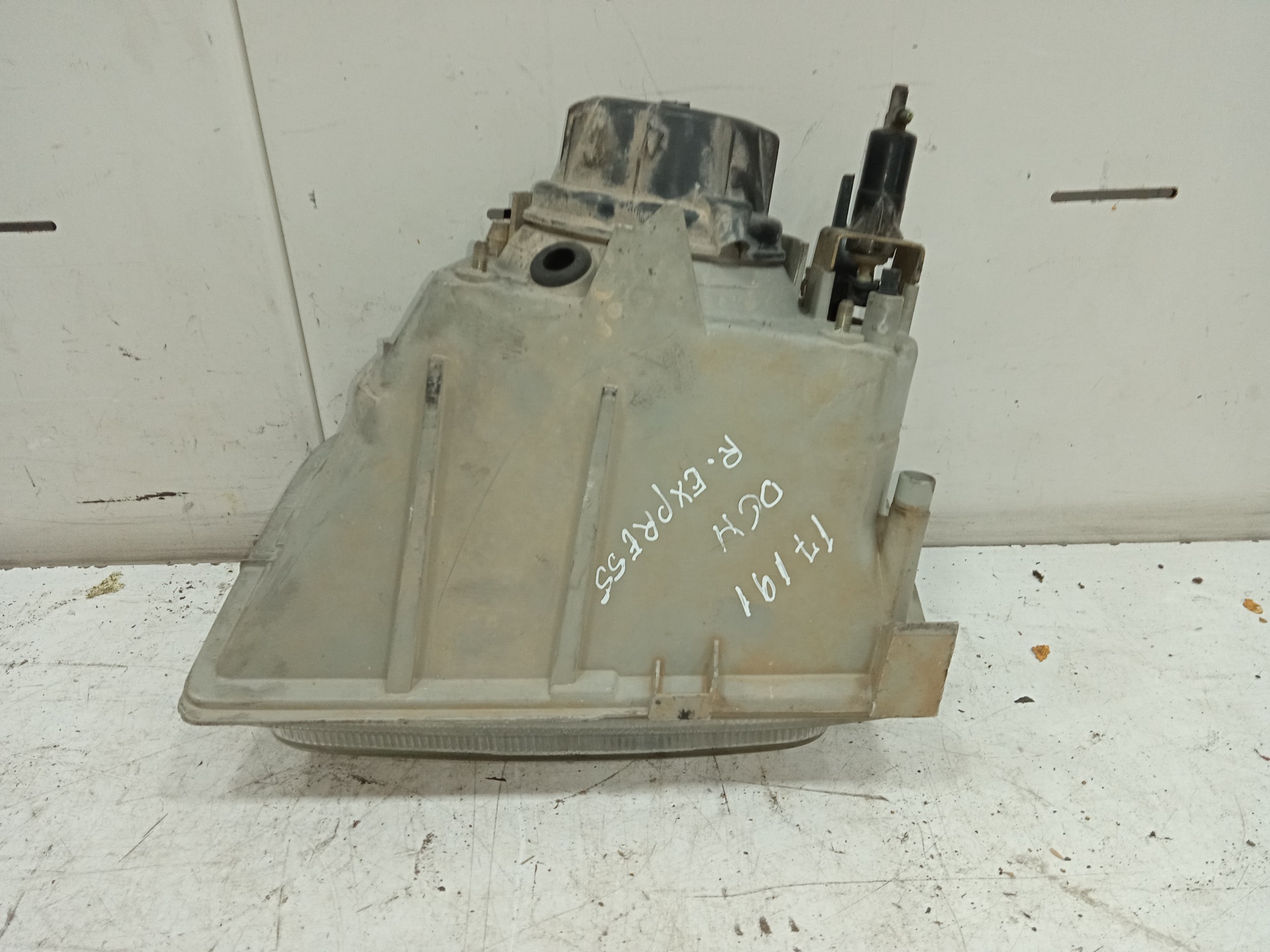 Faro derecho renault rapid/express