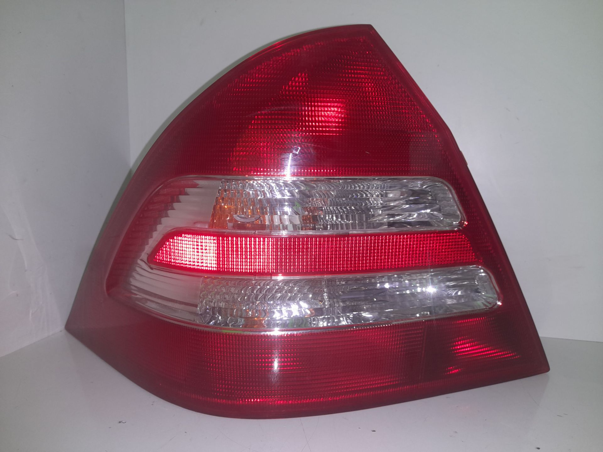 Piloto trasero izquierdo mercedes-benz clase c (bm 203) berlina 200 compressor (203.042)