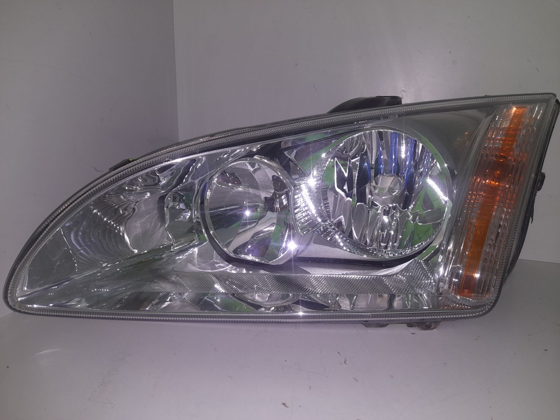 Faro izquierdo ford focus berlina (cap) ambiente (d)
