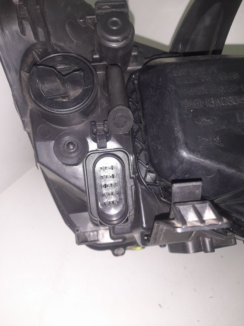 Faro izquierdo ford focus berlina (cap) ambiente (d)