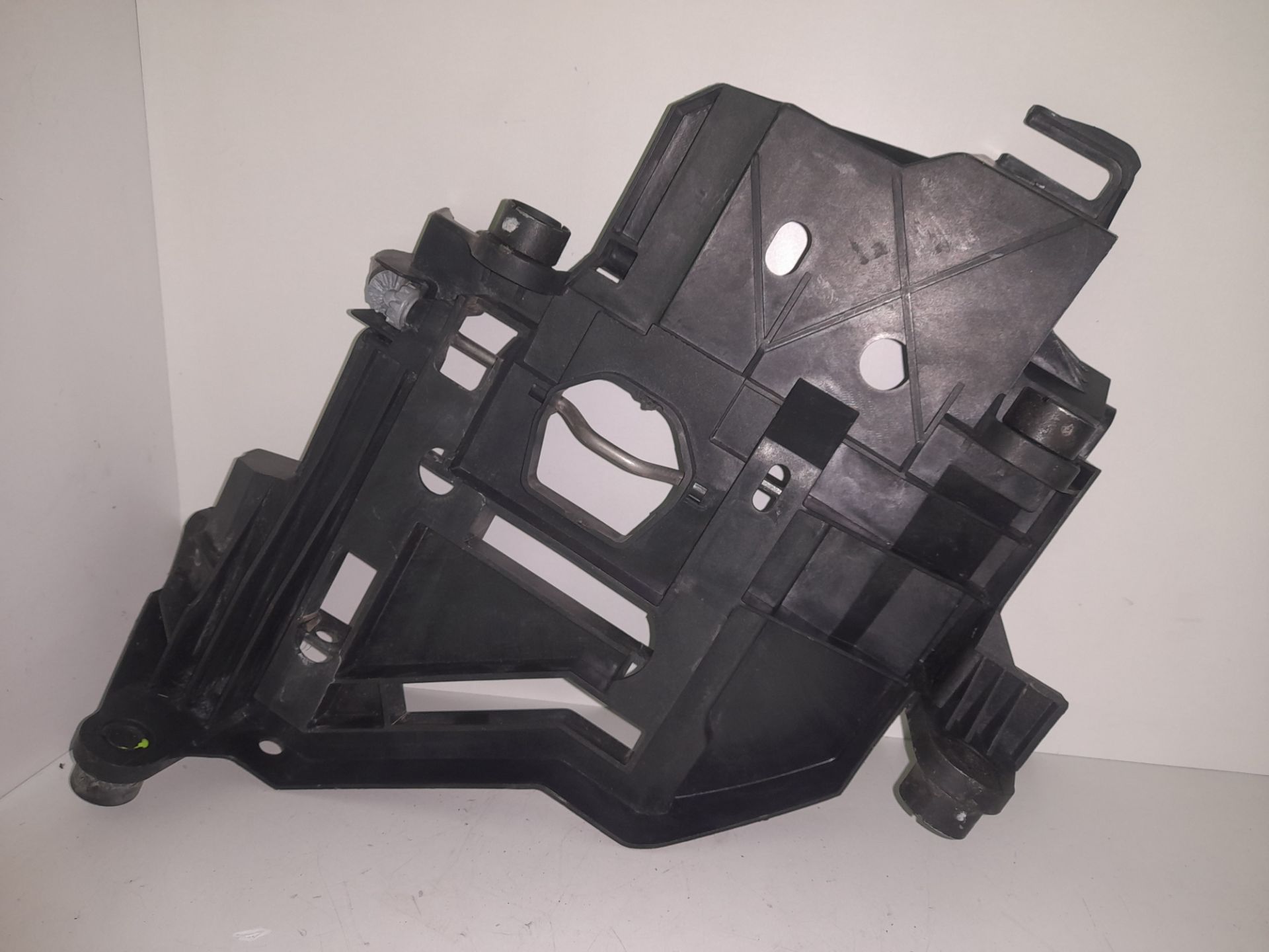 Soporte faro derecho porsche cayenne (tipo 9pa) s