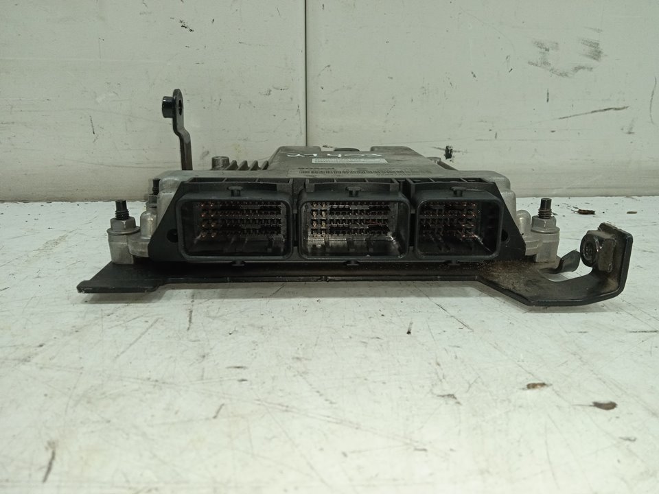 Centralita motor uce renault  no identificado