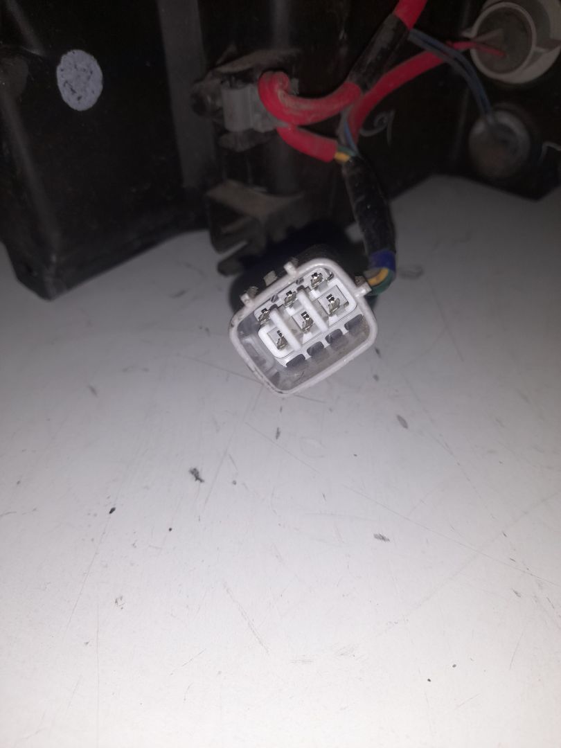 Faro izquierdo toyota yaris (p13) hybrid feel!