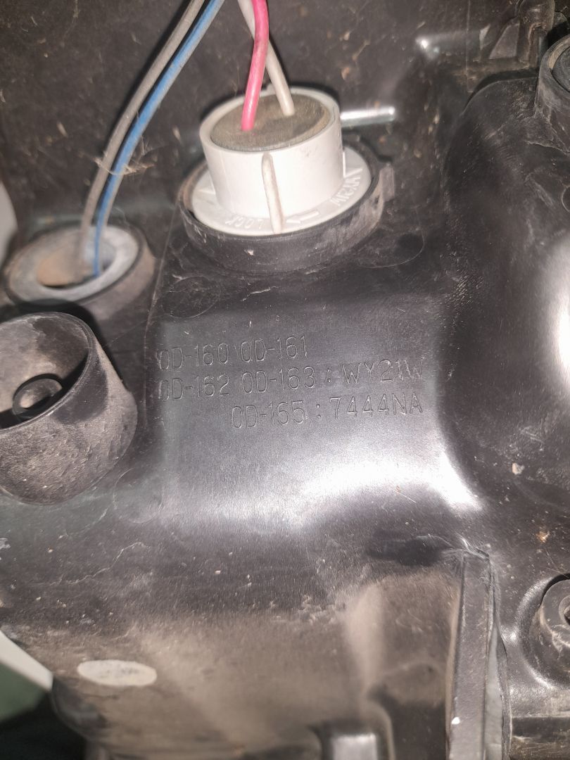 Faro izquierdo toyota yaris (p13) hybrid feel!