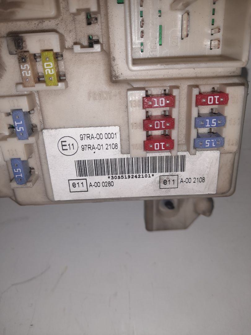 Caja reles / fusibles ford focus berlina (cap) ambiente (d)