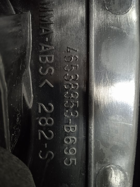 Piloto trasero izquierdo no identificado