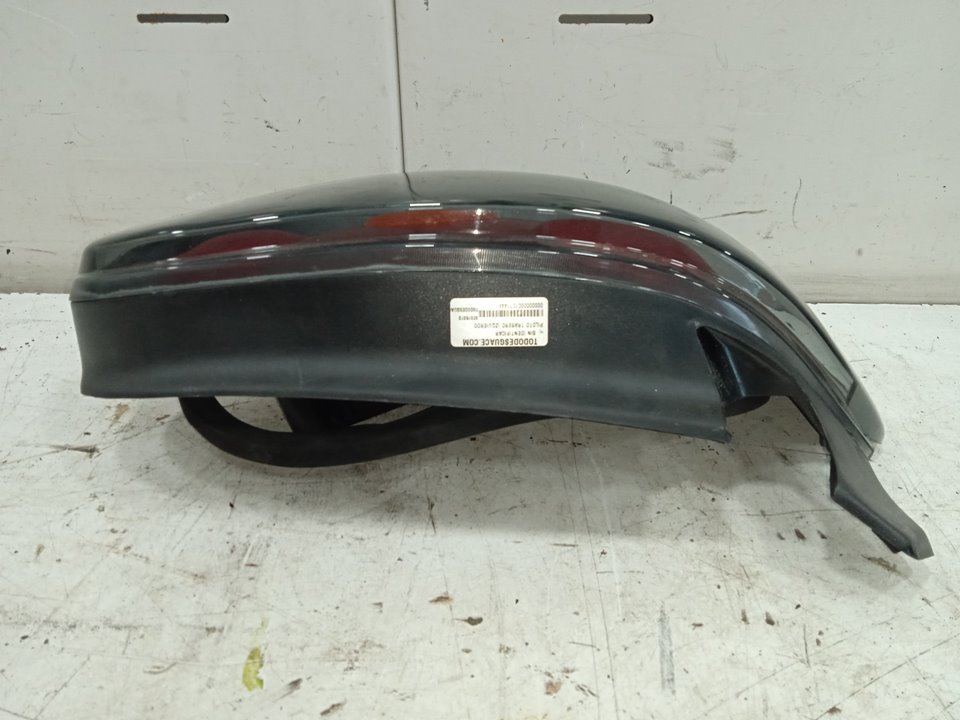 Piloto trasero izquierdo no identificado