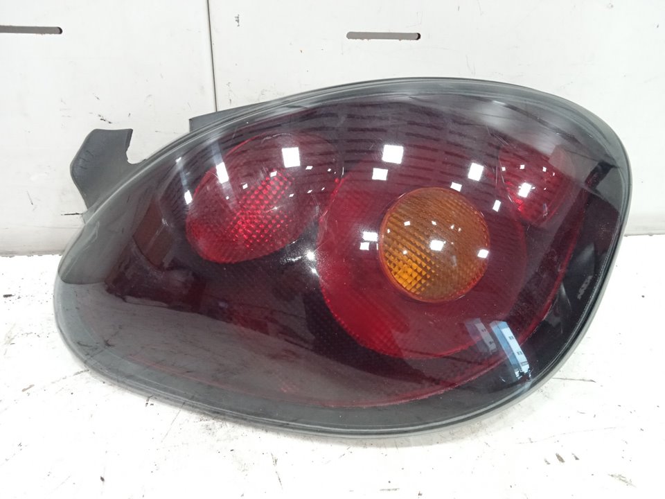 Piloto trasero izquierdo no identificado