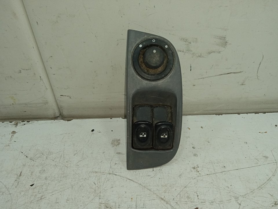 Mando elevalunas delantero izquierdo renault megane i fase 2 berlina (ba0) 1.6 16v authentique (ba01041