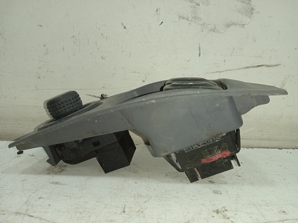 Mando elevalunas delantero izquierdo renault megane i fase 2 berlina (ba0) 1.6 16v authentique (ba01041