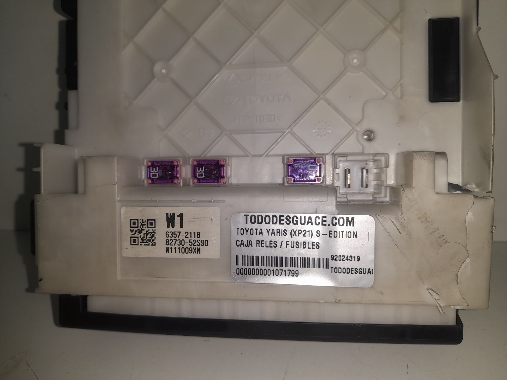 Caja reles / fusibles toyota yaris (xp21) sedition