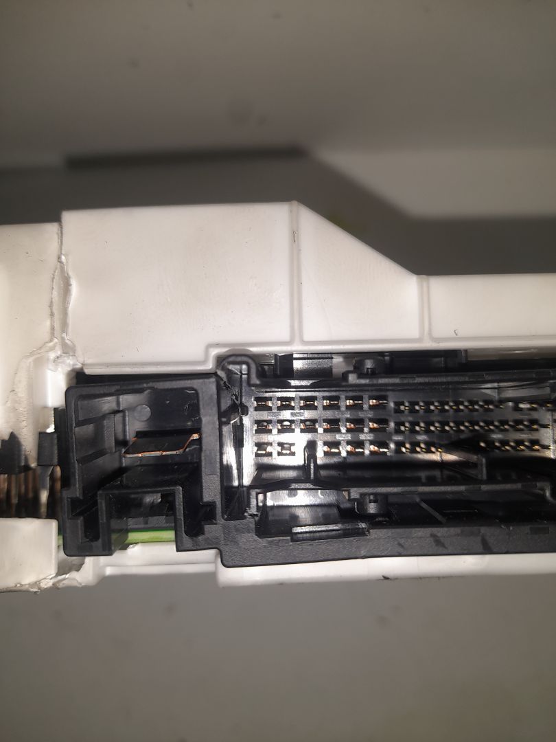 Caja reles / fusibles toyota yaris (xp21) sedition