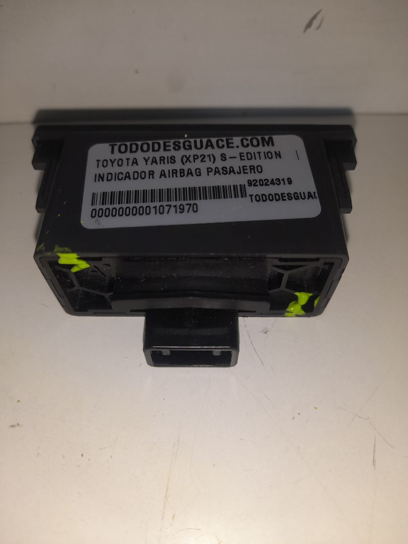 No identificado toyota yaris (xp21) sedition