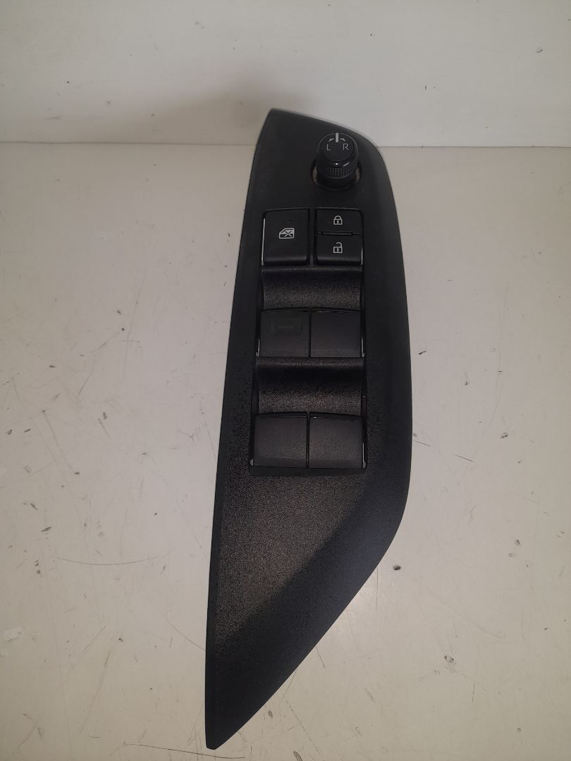 Mando elevalunas delantero izquierdo toyota yaris (xp21) sedition