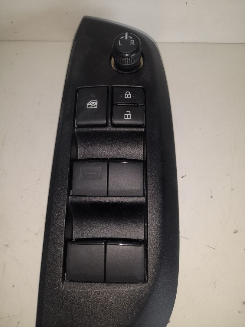 Mando elevalunas delantero izquierdo toyota yaris (xp21) sedition