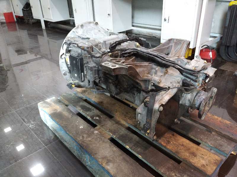 No identificado mercedes-benz actros 4 3-ejes bm 963 (2011) 25xx 6x2 om470 fahrgestell l b