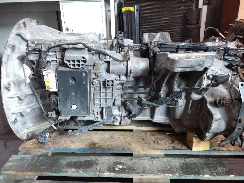 No identificado mercedes-benz actros 4 3-ejes bm 963 (2011) 25xx 6x2 om470 fahrgestell l b