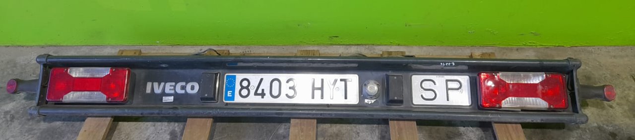 Paragolpes trasero iveco  no identificado