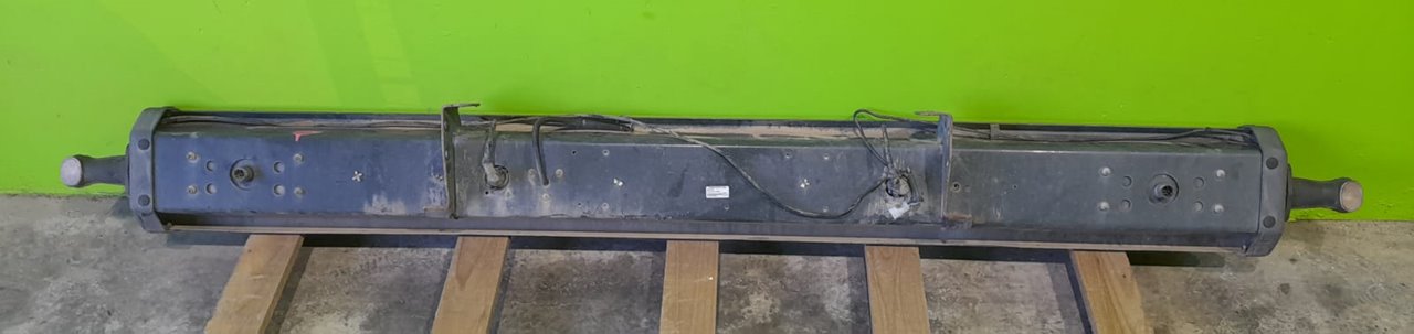 Paragolpes trasero iveco  no identificado