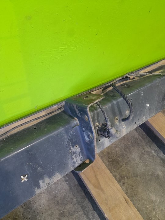 Paragolpes trasero iveco  no identificado