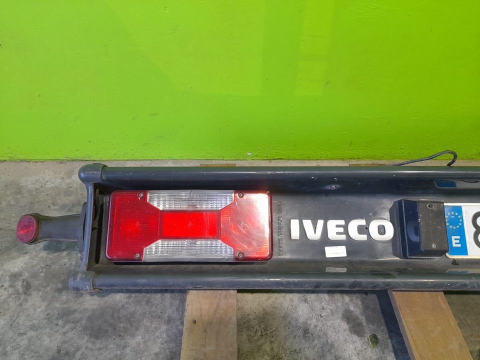 Paragolpes trasero iveco  no identificado