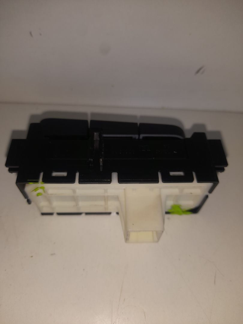 No identificado toyota yaris (xp21) sedition