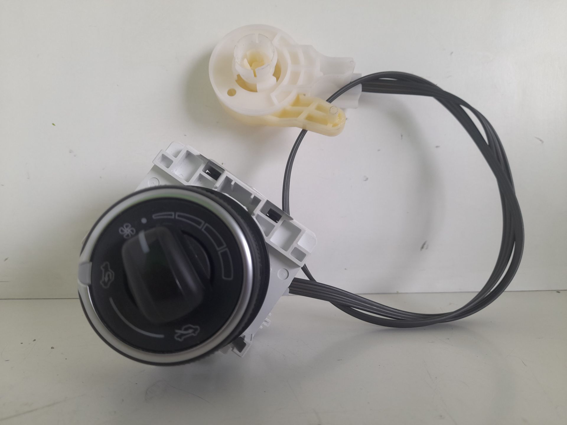 Mando climatizador toyota yaris (xp21) sedition