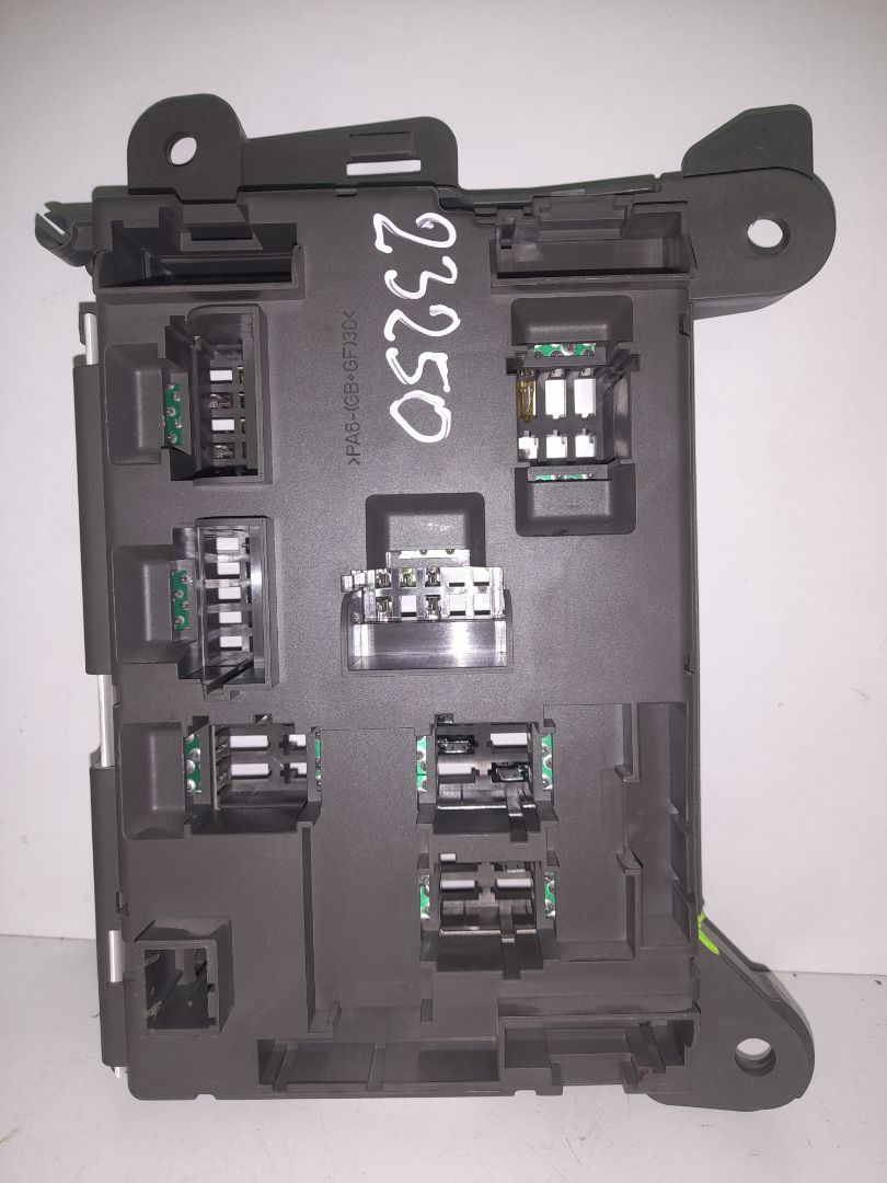 Caja reles / fusibles bmw serie x5 (e70) xdrive30d