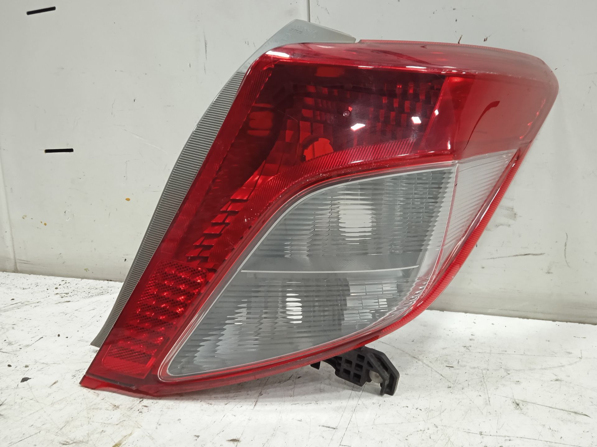 Piloto trasero izquierdo no identificado