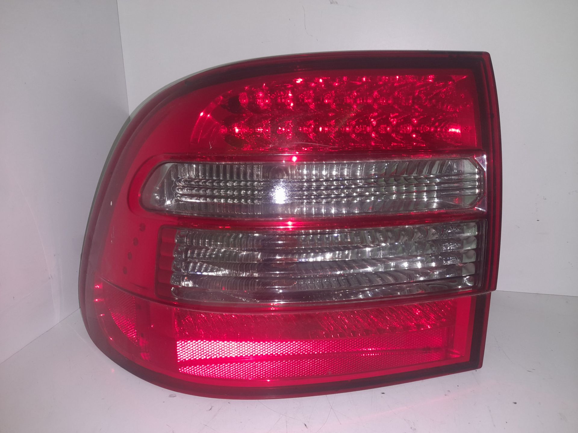 Piloto trasero derecho porsche cayenne (tipo 9pa) s