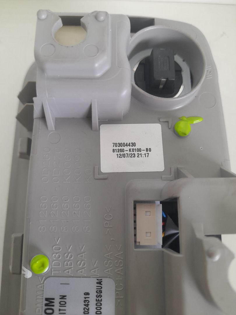 Luz interior toyota yaris (xp21) sedition