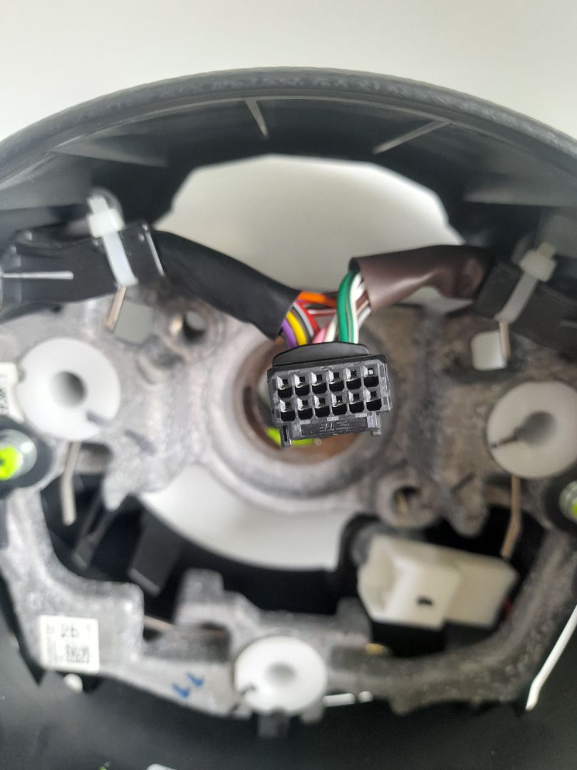 Volante toyota yaris (xp21) sedition