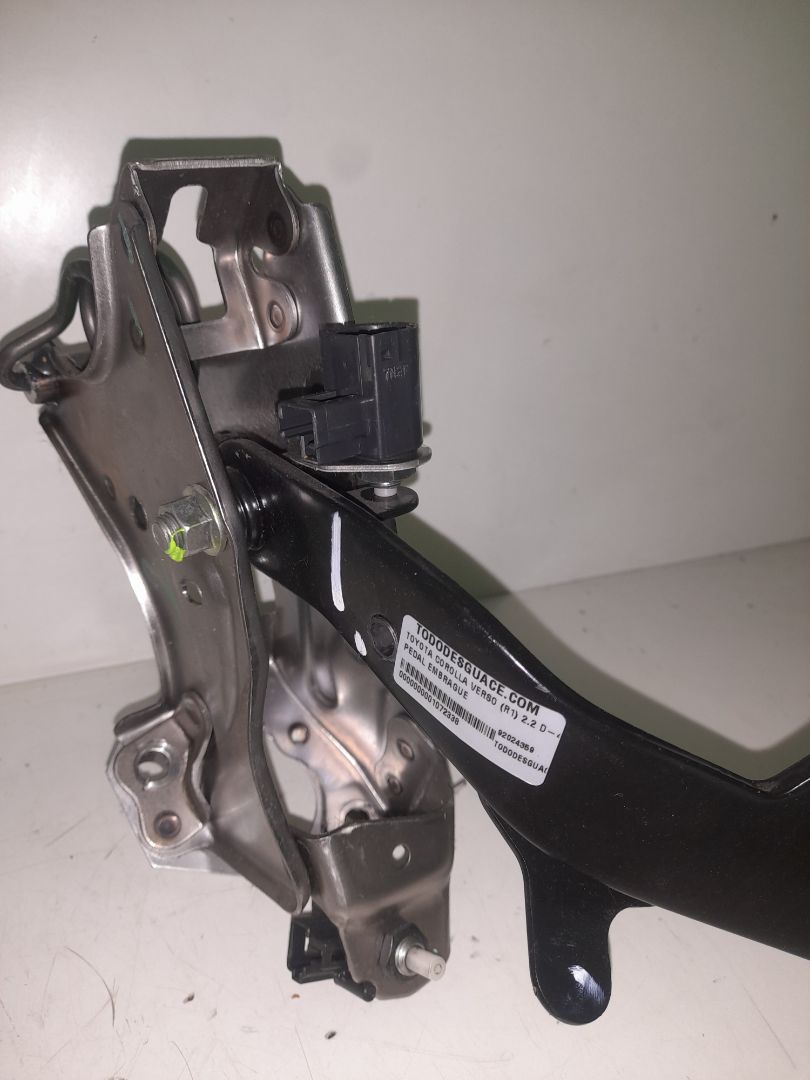 Pedal embrague toyota corolla verso (r1) 2.2 d4d luna