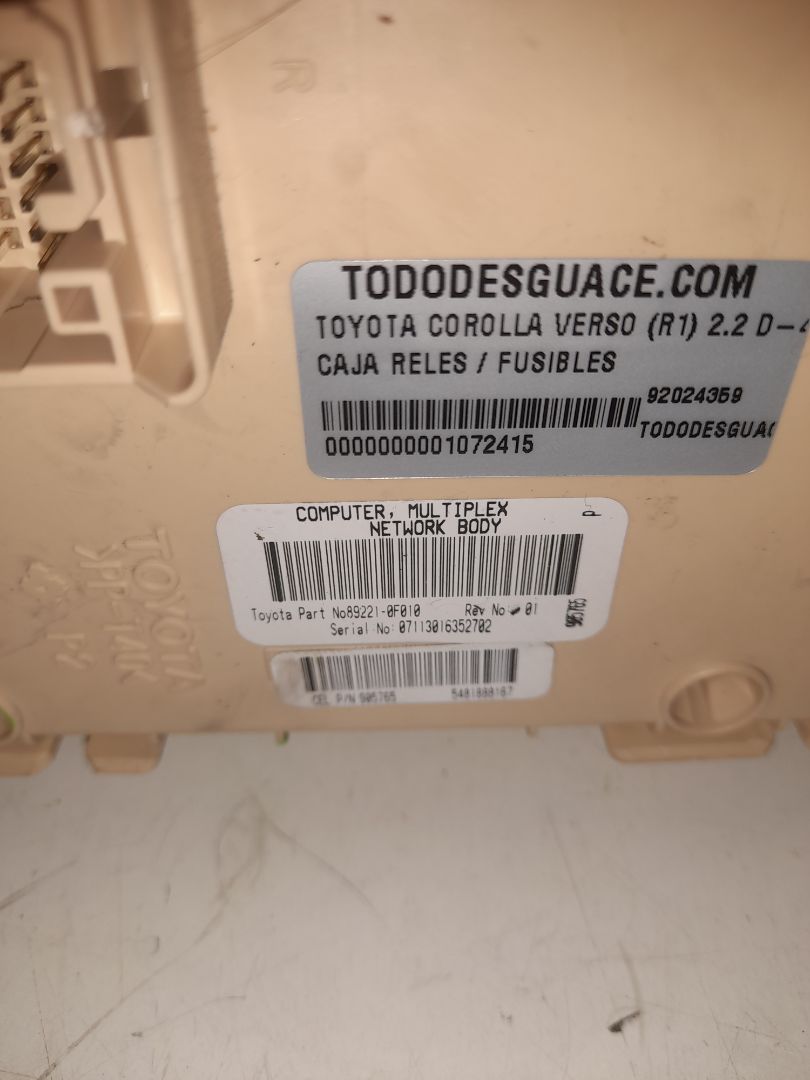 Caja reles / fusibles toyota corolla verso (r1) 2.2 d4d luna