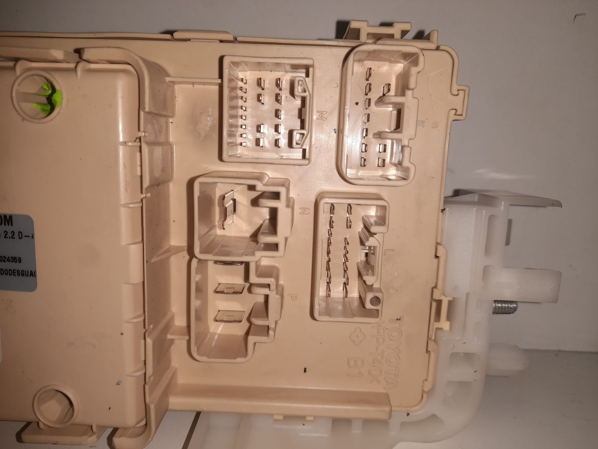 Caja reles / fusibles toyota corolla verso (r1) 2.2 d4d luna