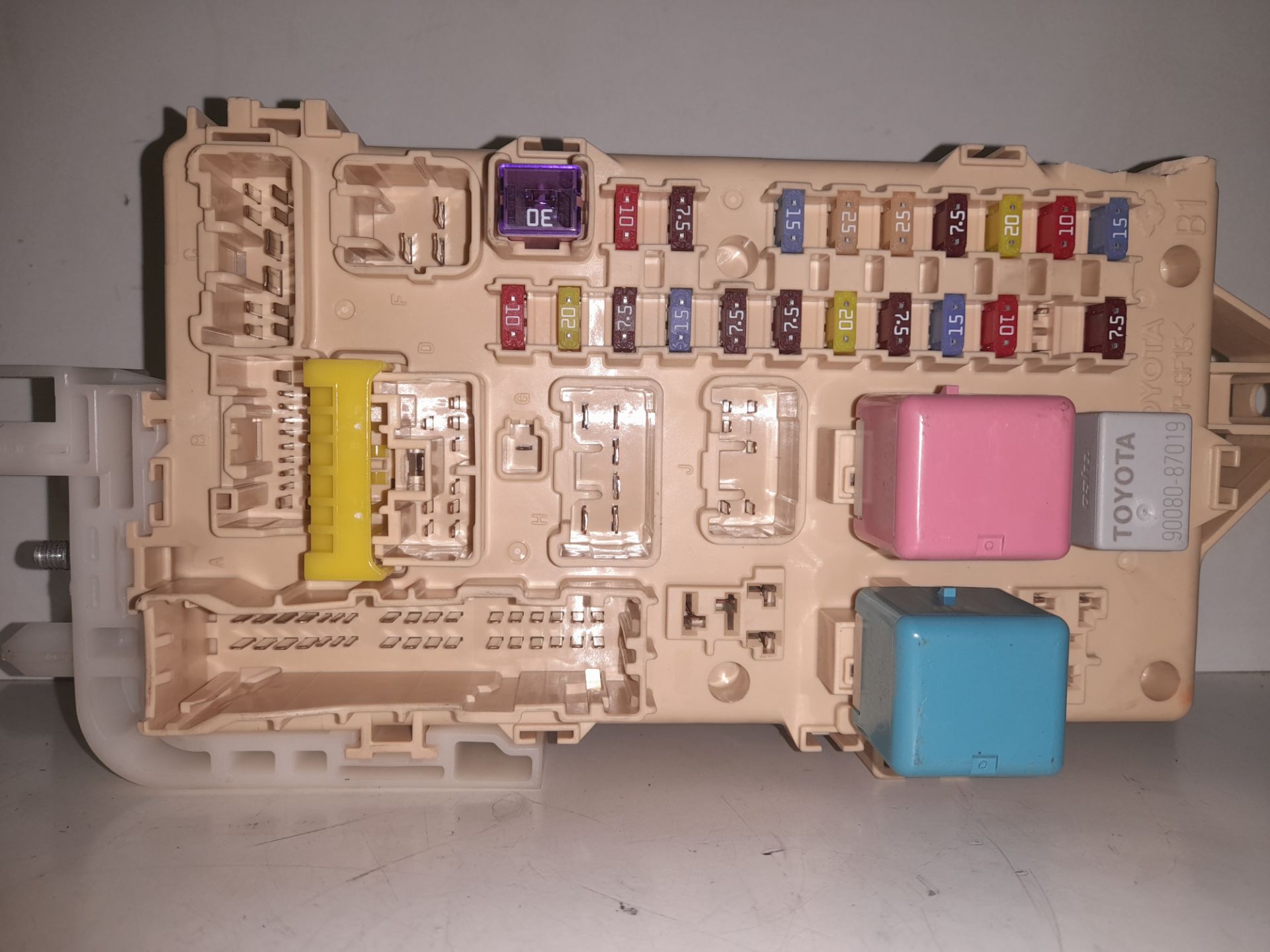 Caja reles / fusibles toyota corolla verso (r1) 2.2 d4d luna