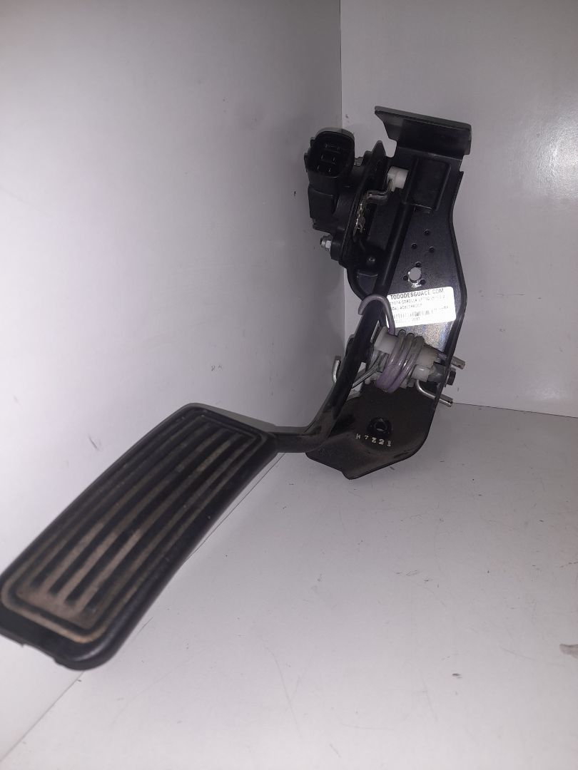 Pedal acelerador toyota corolla verso (r1) 2.2 d4d luna