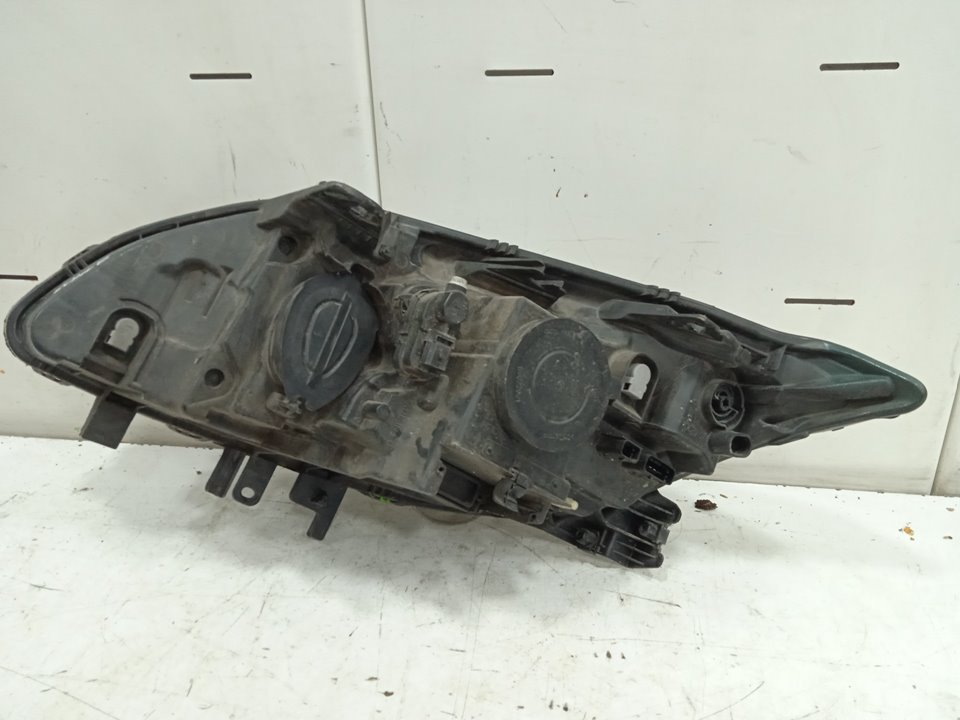 Faro derecho renault  no identificado
