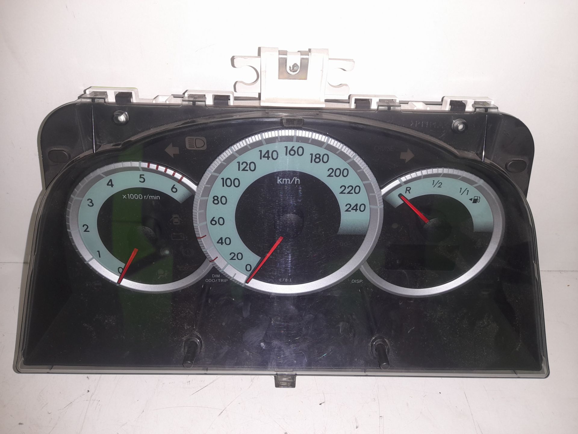 Cuadro instrumentos toyota corolla verso (r1) 2.2 d4d luna