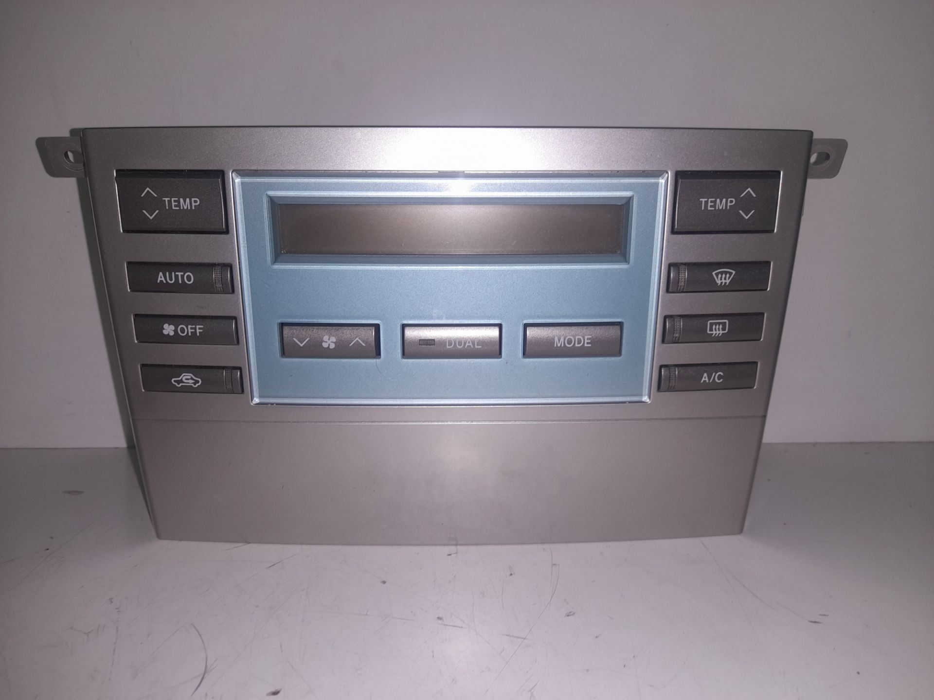 Mando climatizador toyota corolla verso (r1) 2.2 d4d luna