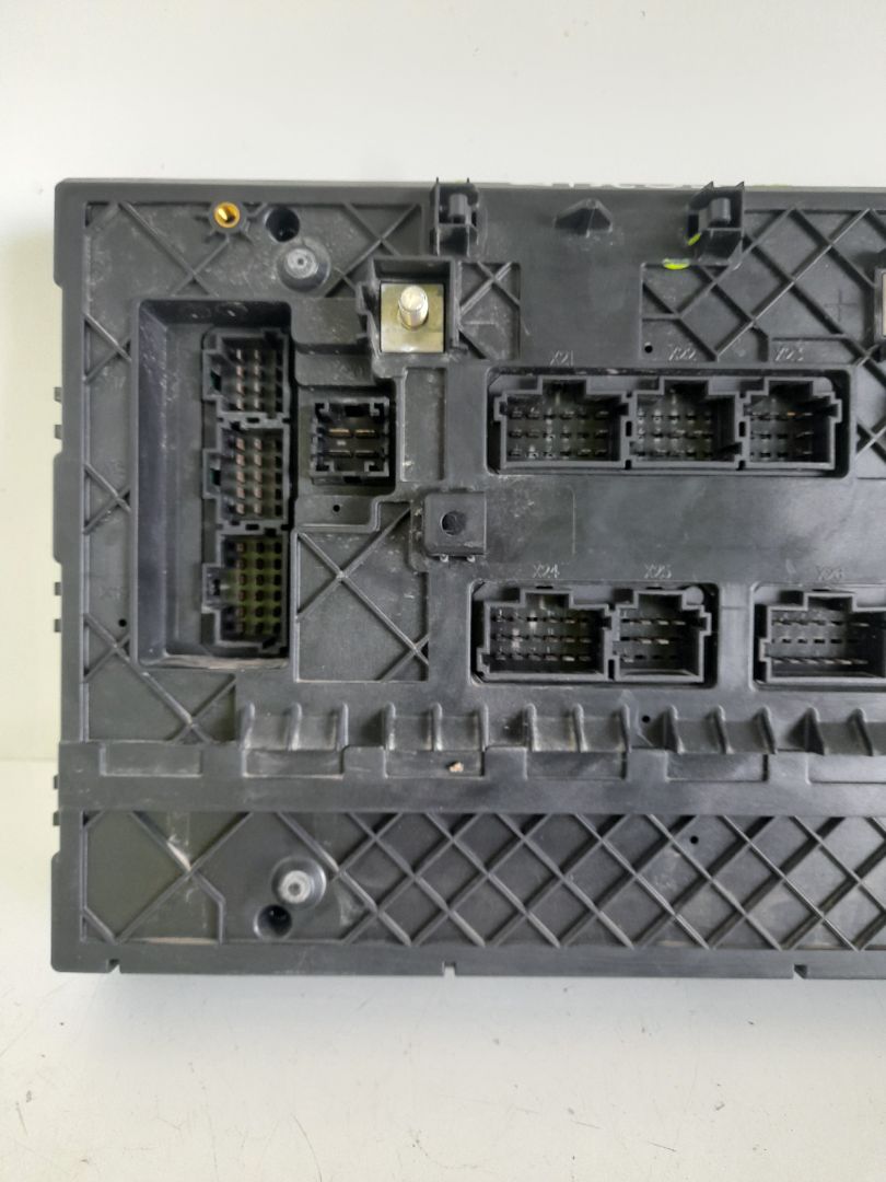 No identificado mercedes-benz actros 4 2-ejes bm 963 (2011) 18xx 4x2 fahrgestell l classic