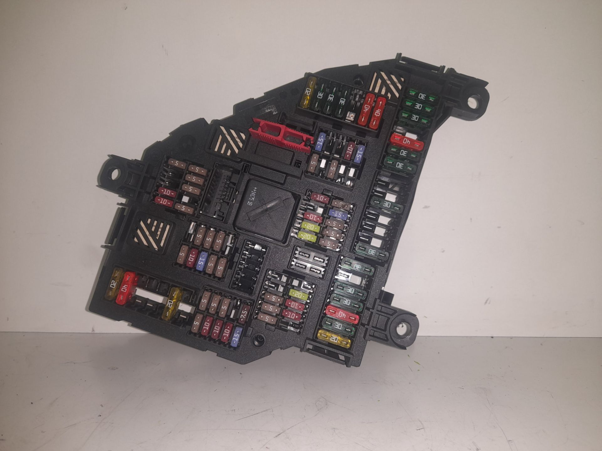 Caja reles / fusibles bmw serie 5 berlina (f10) 520d xdrive