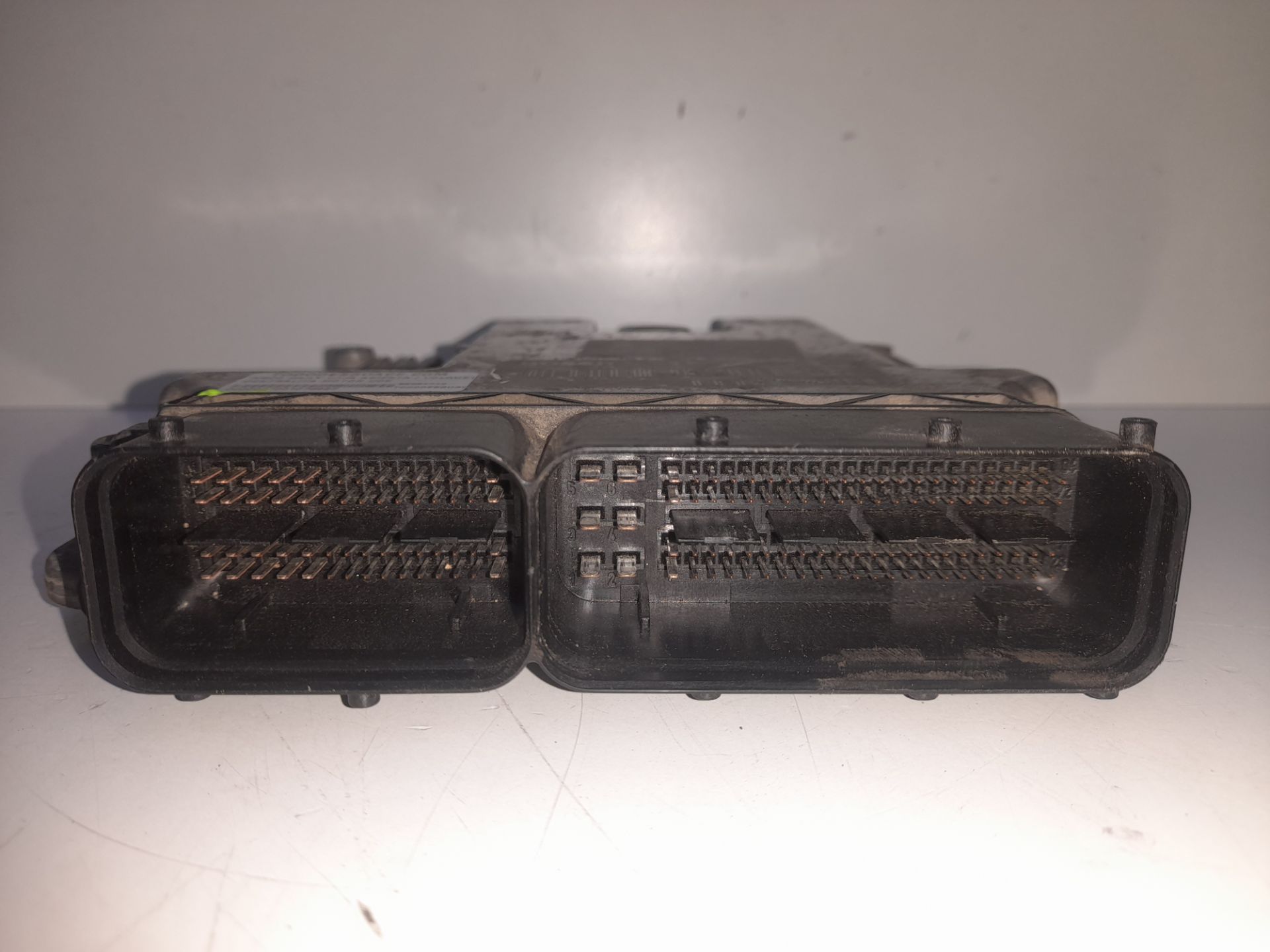 Centralita motor uce 29  l 12 caja abierta