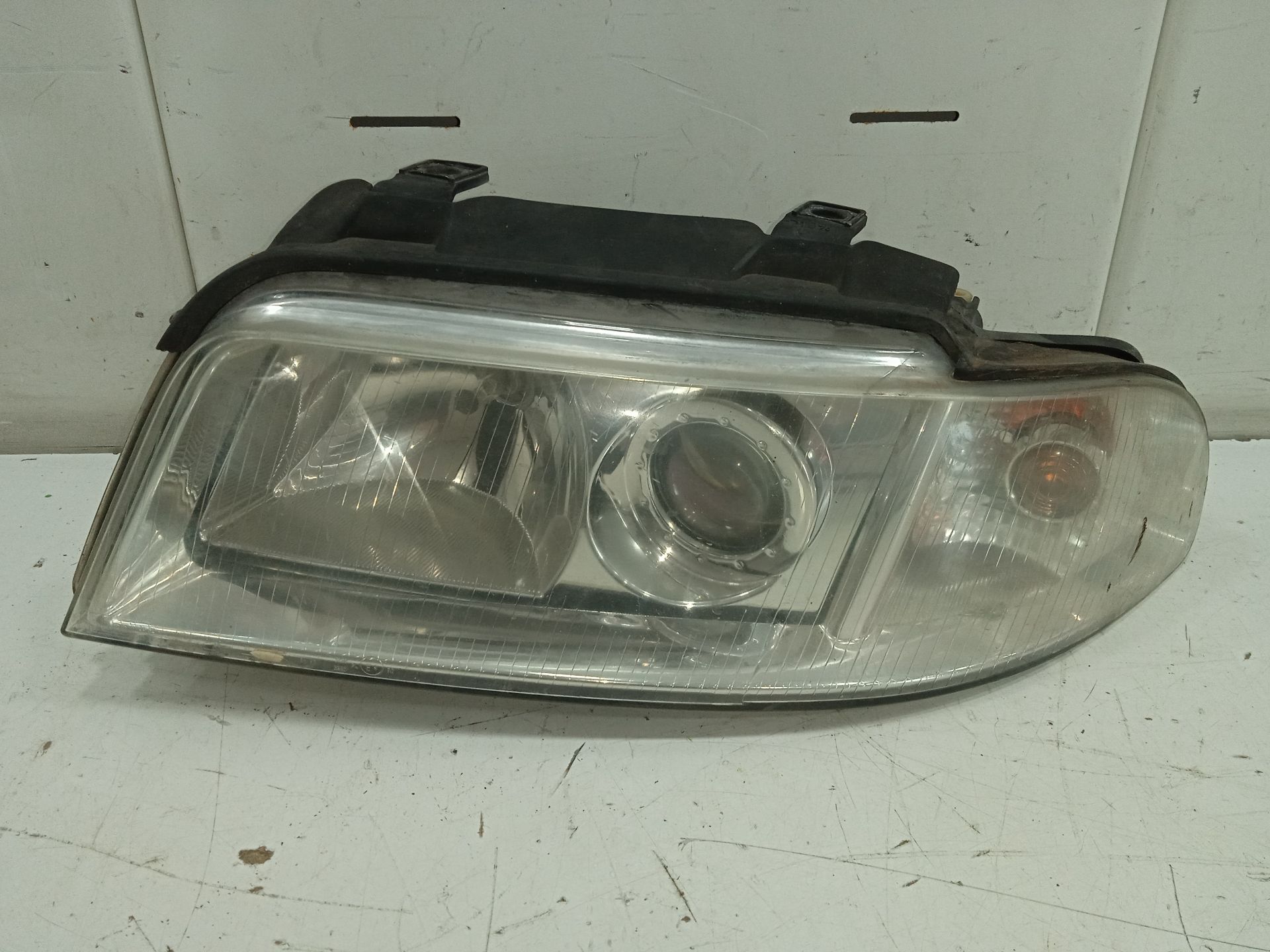 Faro izquierdo audi a4 berlina (b5) 1.8