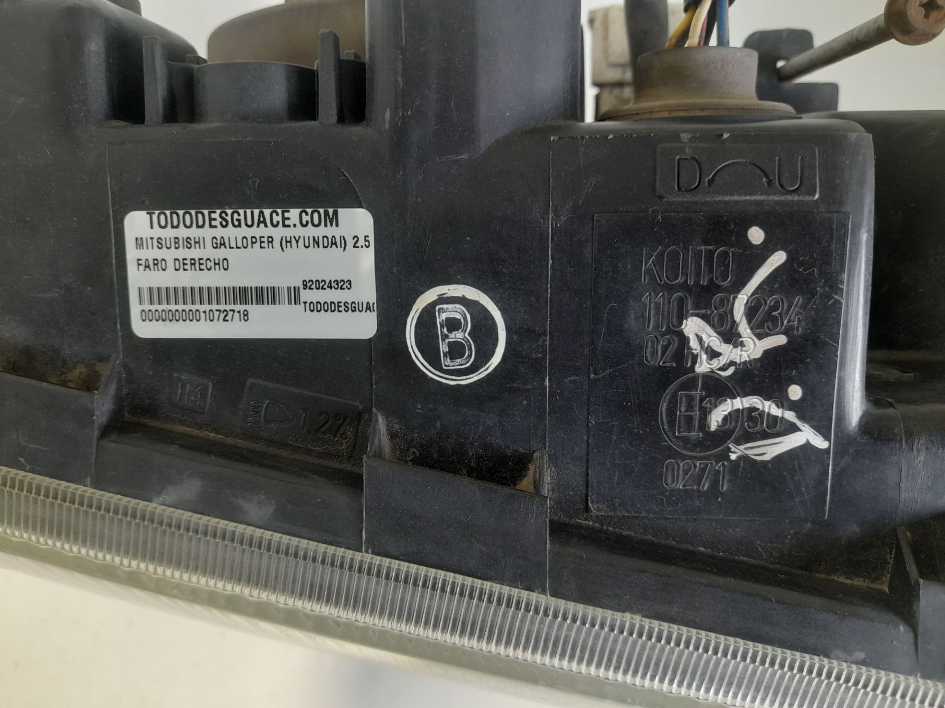 Faro derecho mitsubishi galloper (hyundai)(02.1998) 2.5 tdi s.e. confort (5ptas.)