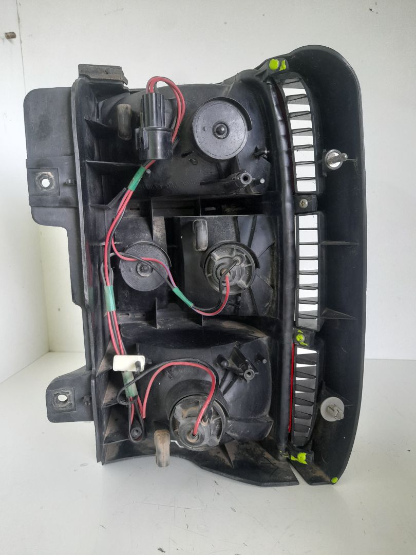 Piloto trasero izquierdo mitsubishi galloper (hyundai)(02.1998) 2.5 tdi s.e. confort (5ptas.)