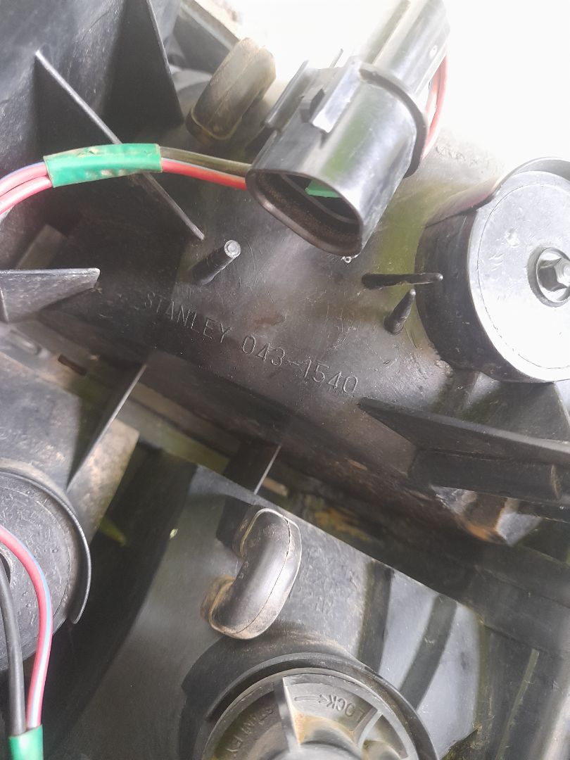 Piloto trasero izquierdo mitsubishi galloper (hyundai)(02.1998) 2.5 tdi s.e. confort (5ptas.)