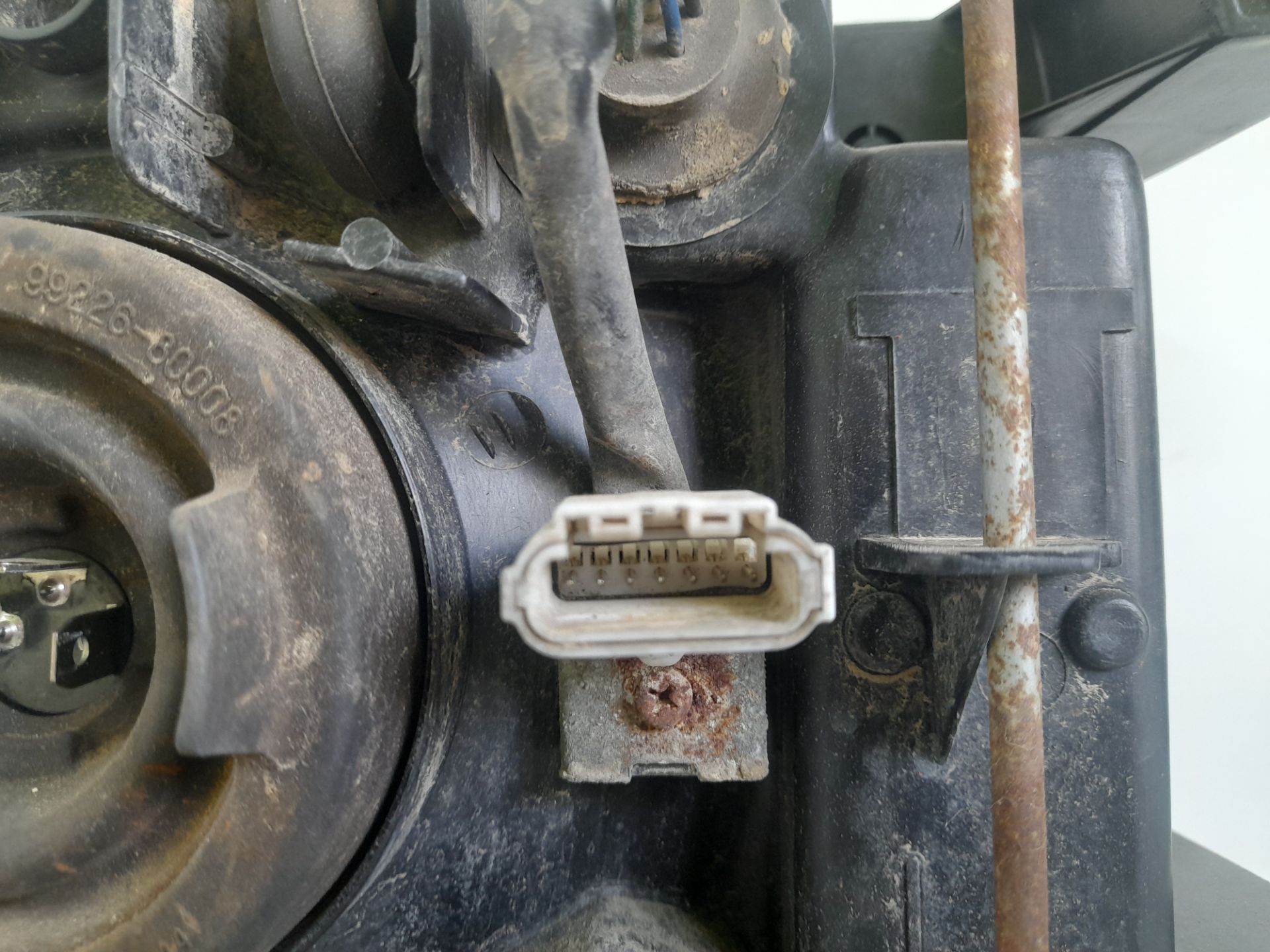 Faro izquierdo mitsubishi galloper (hyundai)(02.1998) 2.5 tdi s.e. confort (5ptas.)